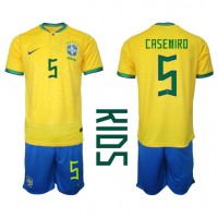 Brasilien Casemiro #5 Hemmatröja Barn VM 2022 Kortärmad (+ Korta byxor)
